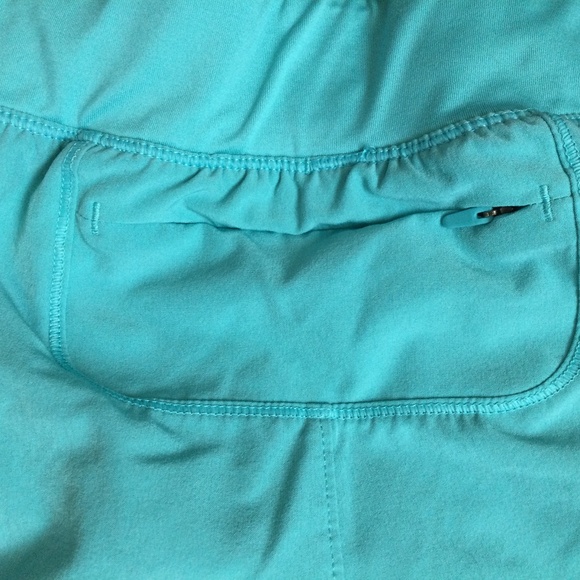 Women’s Under Armour SS T-Shirt AND Running Shorts, size Small - Picture 2 of 8